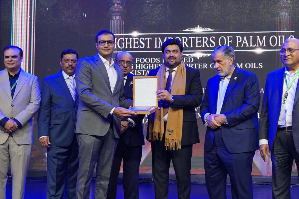 Unity Foods was honored as the top Importer of Edible Oil in Pakistan for the year 2023 during the 6th Pakistan Edible Oil Conference held in Karachi