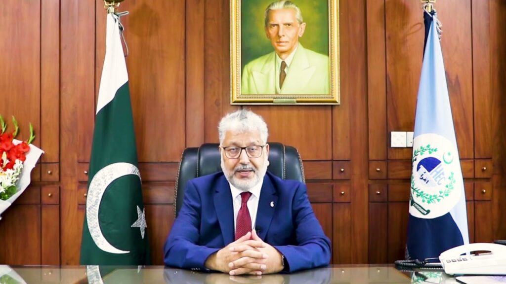 HEC steps to transform education system with technology, introducing smart teaching project soon: Chairman