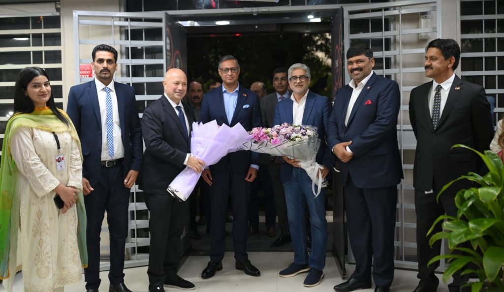 Veon CEO lauds Mobilink Bank's 35% green energy transition